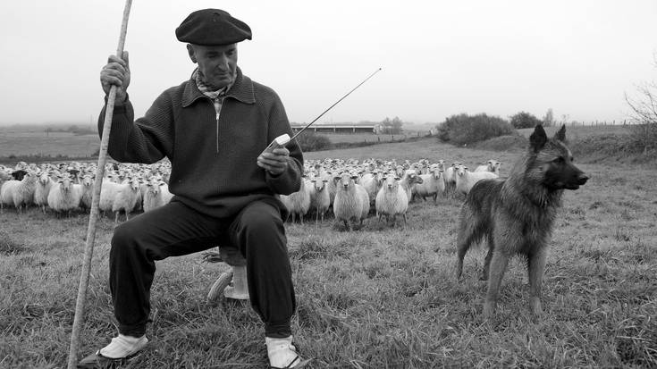 Julio Soto eta Maialen Lujanbiok ‘Artzaina’ erakusketaren aurkezpena eginen dute