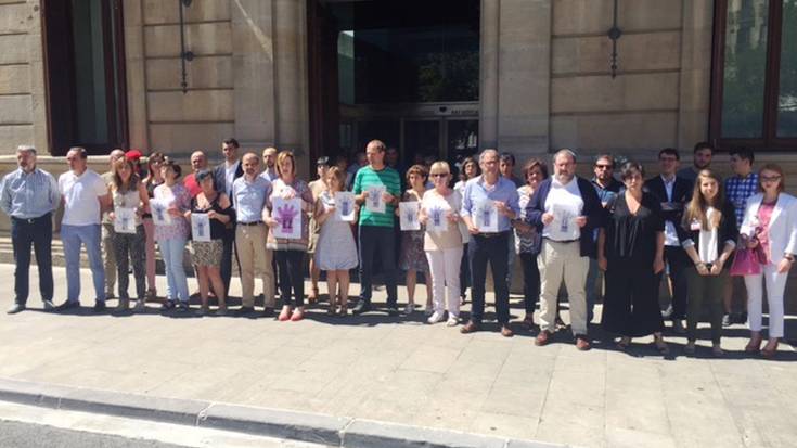 Indarkeria matxistaren kontrako elkarretaratzea egin du parlamentuak