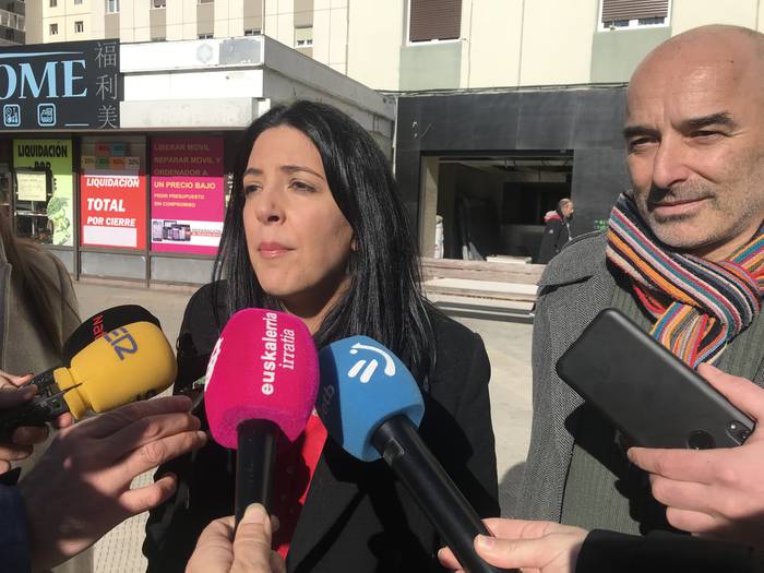 Apustu etxeei muga jartzeko legedia bultzatuko du Europan Idoia Villanueva europarlamentari nafarrak