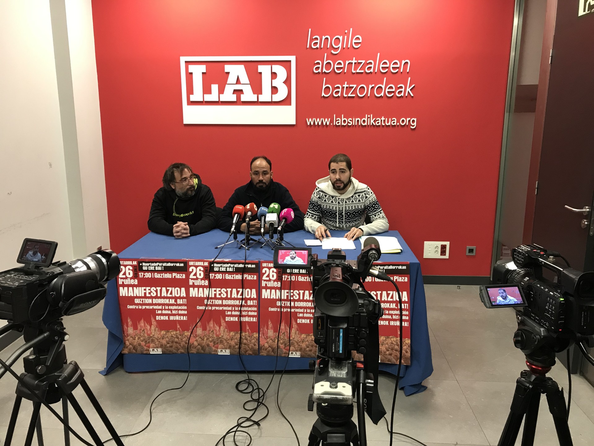 Greba egunetan kontratazioak egin direla salatu dute Huerta de Peralta enpresako langileek