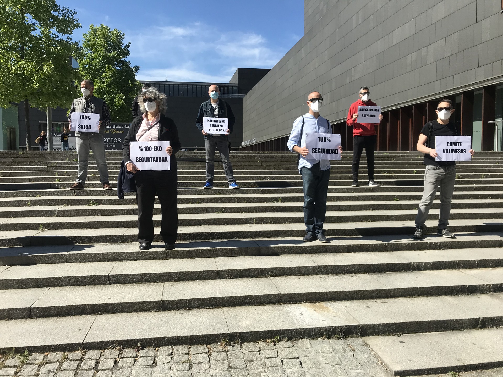 Villavesen maiztasuna handitzeko eskatu dute autobus gidariek