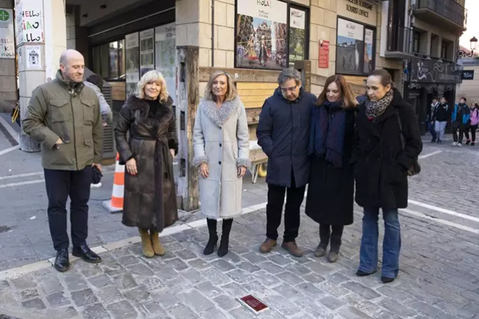 Udalak entzierroaren ibilbidean jarritako plakak kentzea baloratuko du