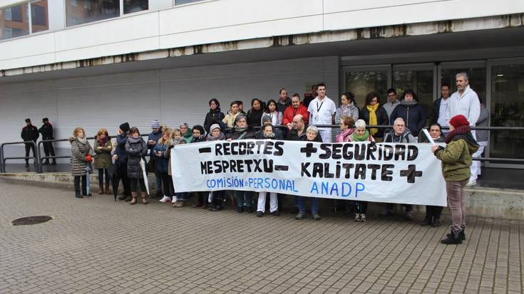San Jose Zentroko lan baldintzak hobetzeko eskatu dute langileek