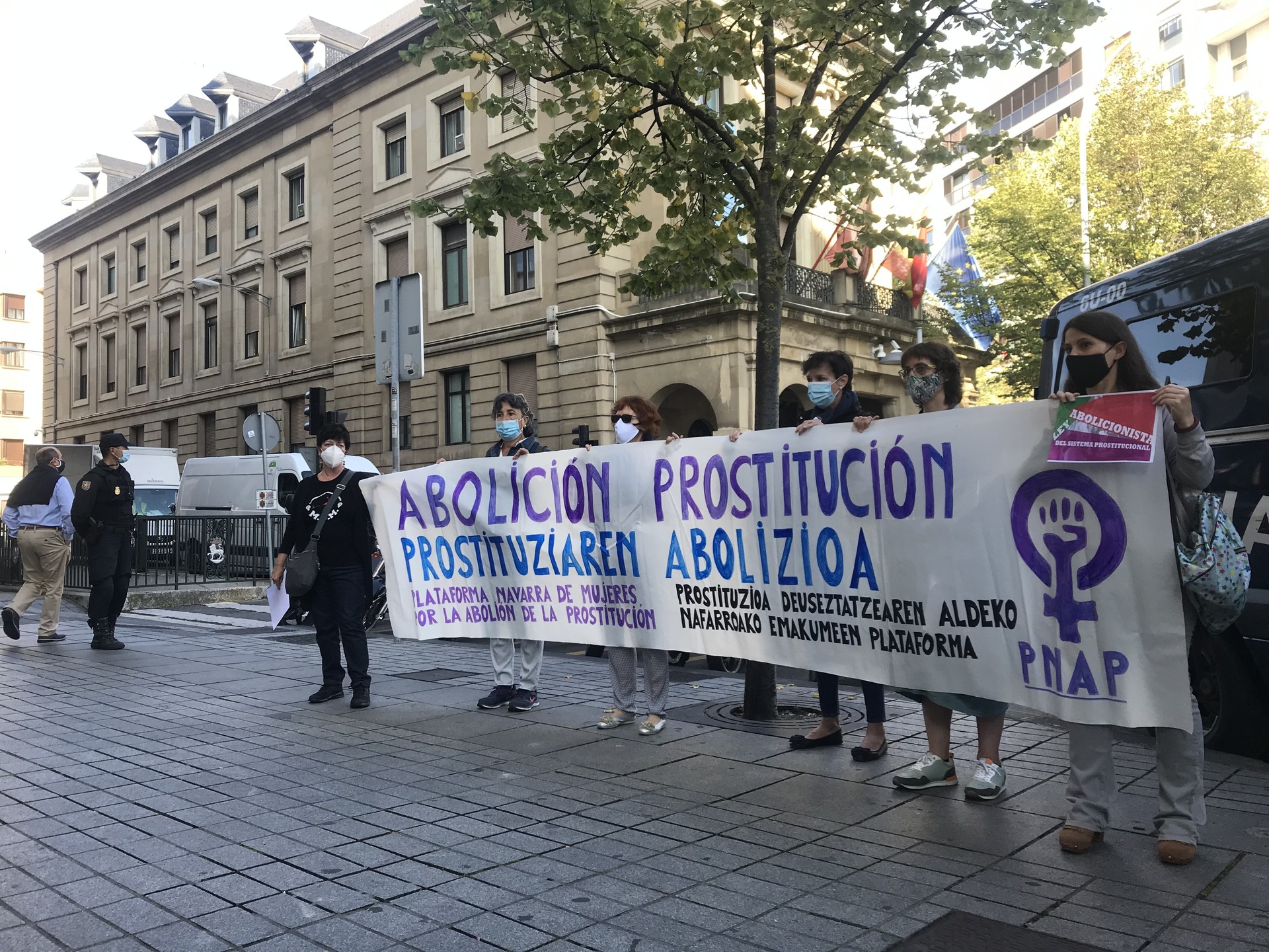 Prostituzioaren abolizoa eskatu dute gobernu ordezkaritzaren aurrean