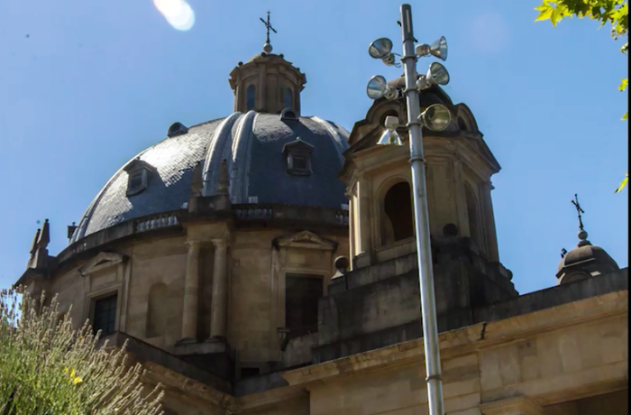 Erorien Monumentuan bideo-grabazioa egiteagatik, epaituak