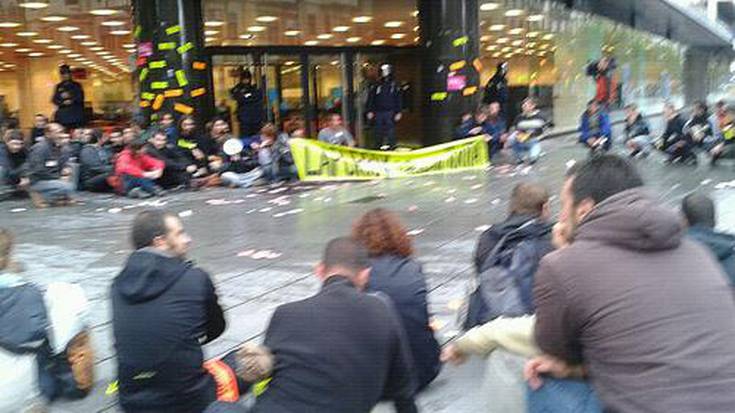 Protestaldi ugari grebako lehen orduetan