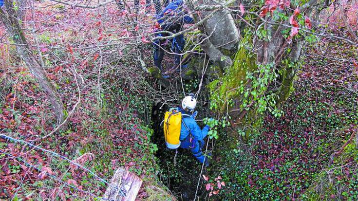 Sagardia-Goñi familiaren arrasto "ia guztiak" topatu dituzte Legarreako leizean
