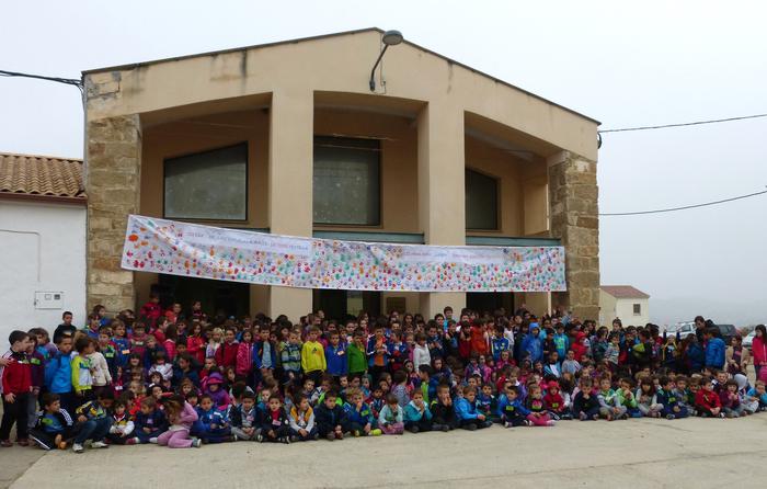 Landa eremuko eskolak mantentzeko eskatu du parlamentuak