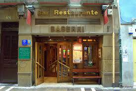 Alde Zaharrean zegoen Baserri taberna itxi dute