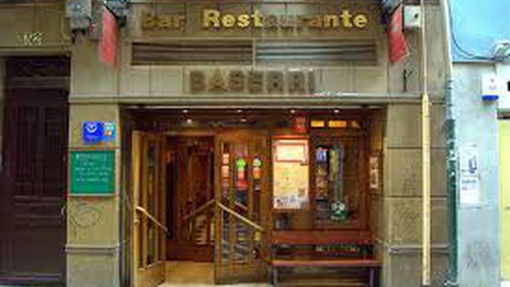 Alde Zaharrean zegoen Baserri taberna itxi dute