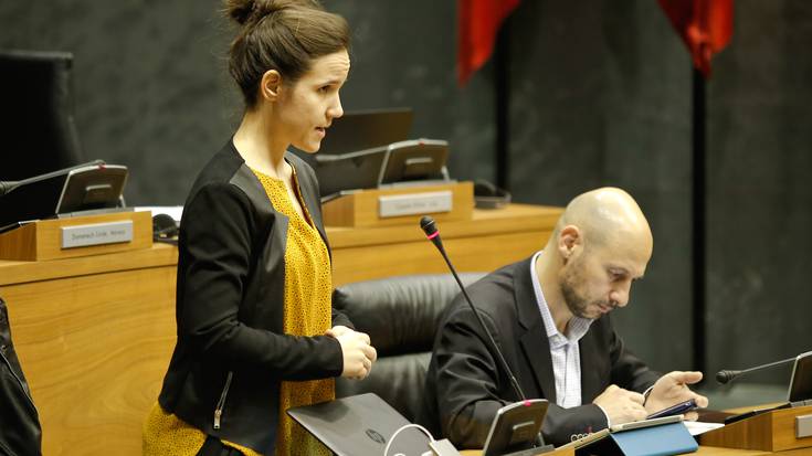 Cristina Altunak parlamentuko akta utziko du