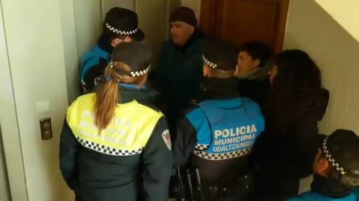 Etxe kaleratze bat salatu du Aranzadik Donibane auzoan