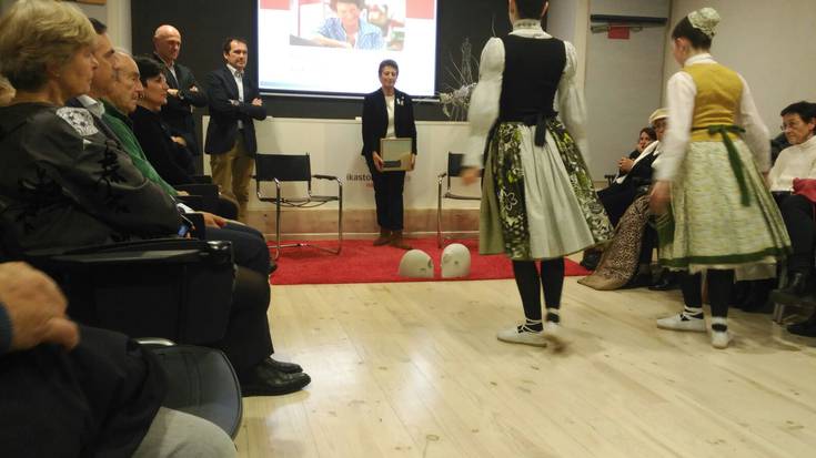 Mirentxu Purroy kazetari eta zinemagilearentzat, Nafarroako Ikastolen Elkarteko saria