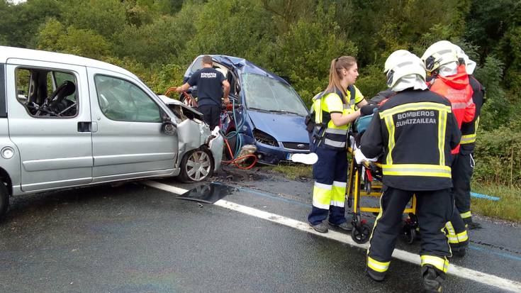 Emakume bat hil da Arraitzen izandako auto istripuan