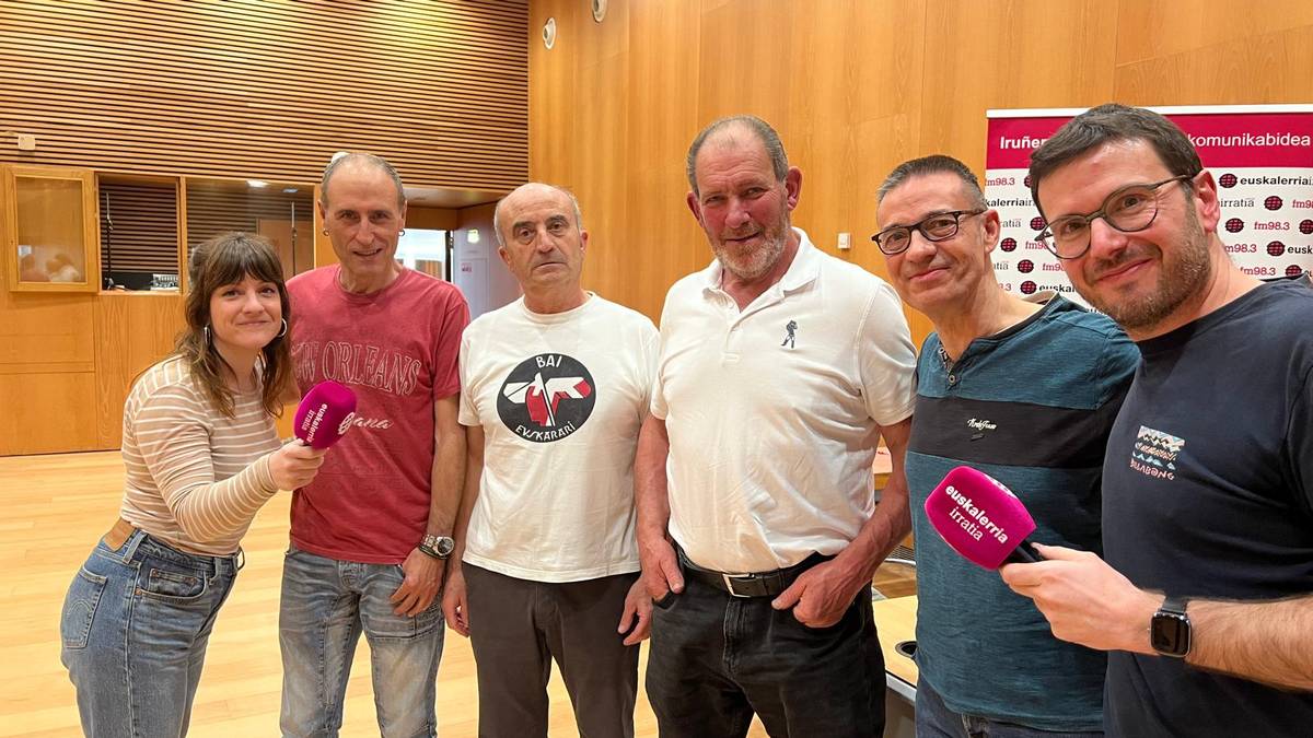 Iñaki Perurena eta parte-hartzaileak: “Gure asmoa euskaraz goxo aritzea da”
