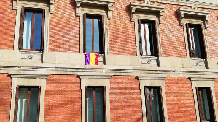 Manifestari errepublikanoek jasotako tratua salatu du Ezkerrak