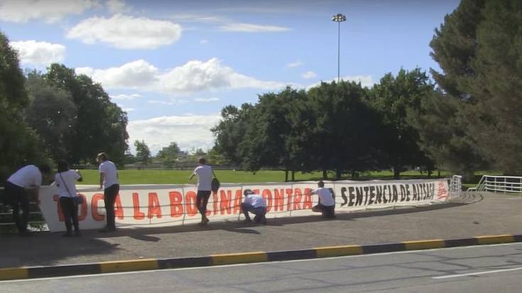 Altsasuko sententziaren aurka, bozina joka, Guardia Zibilaren kuartelean