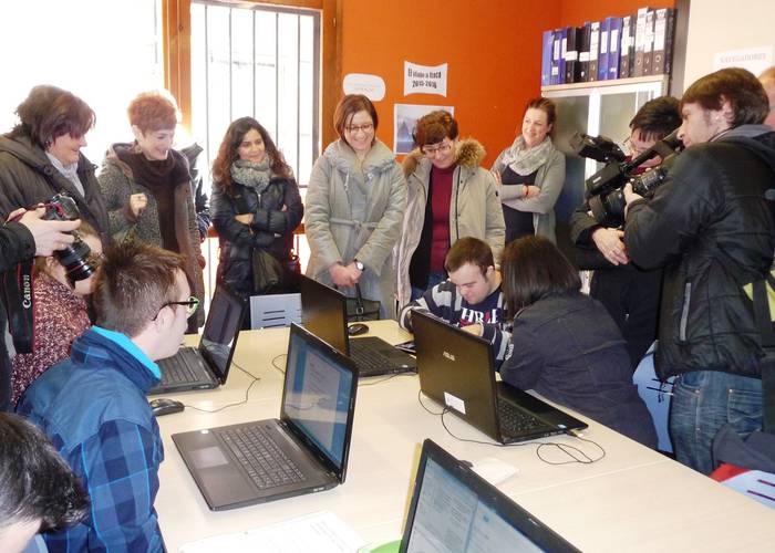 Nafarroako Down Sindromearen elkartean egoitzara bisita egin du Giza Eskubideen Batzordeak