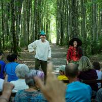 Maitena Muruzabal (Oinak hodeietan): “Herri txikietako espazio berezietara daramagu kultura”