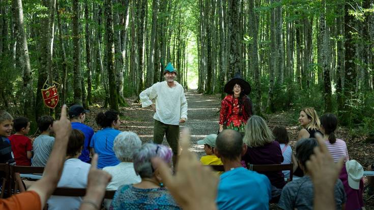 Maitena Muruzabal (Oinak hodeietan): “Herri txikietako espazio berezietara daramagu kultura”