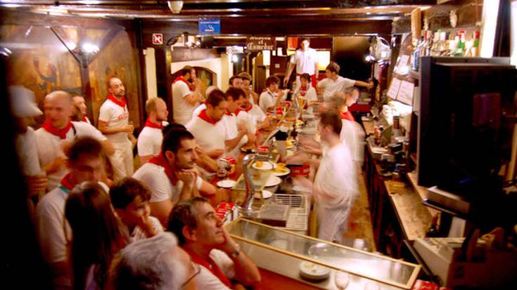 Hostalaritza langileendako lan baldintza duinak aldarrikatu dituzte