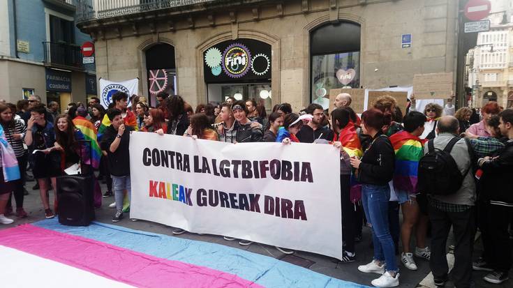 LGTBIQfobiaren aurka kalera atera da Iruñea