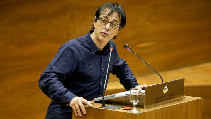 Ahal Duguren izen aldaketa astebetez atzeratu du parlamentuak