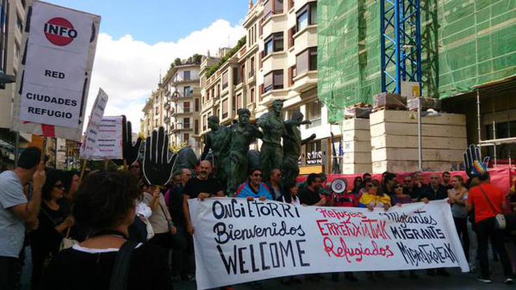 Ehun pertsona jarri dira harremanetan Gobernuarekin, errefuxiatuei laguntza eskaintzeko