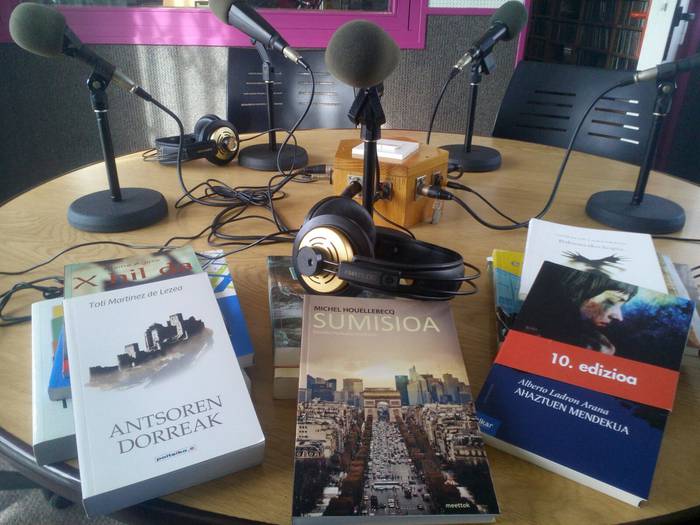 Jarrai gaitzazu Facebooken eta parte hartu liburu sorta zoragarri baten zozketan