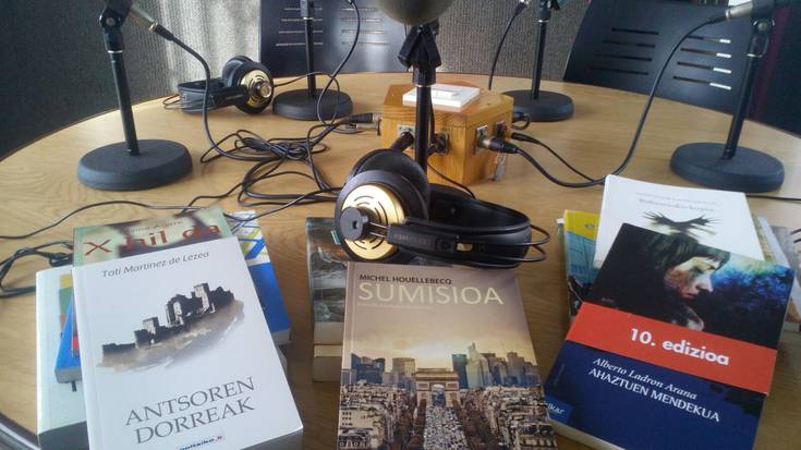 Jarrai gaitzazu Facebooken eta parte hartu liburu sorta zoragarri baten zozketan