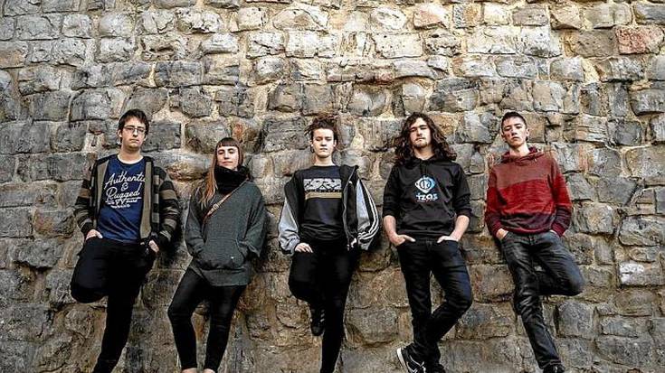 Brigade Loco, Burutik eta Antigona musikarien doinuak gaur