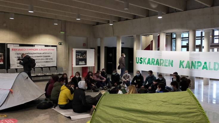 "Euskaraz ikasi nahi dugu"