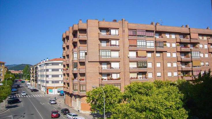 Cocemfe ezgaituen elkarteari lokal bat eman dio Iruñeko Udalak