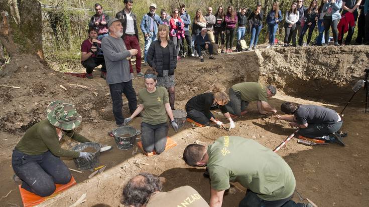 San Kristobal espetxetik 1938an ihes egindako zazpi lagunen gorpuzkinak aurkitu dituzte Burutaingo hobian 