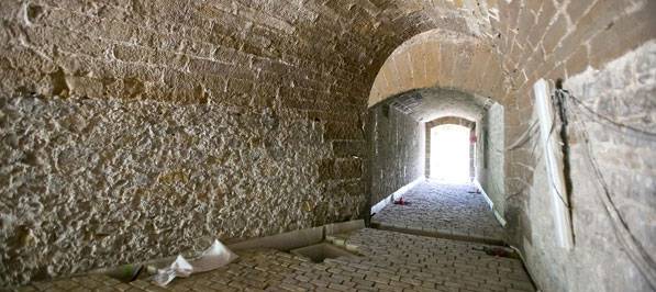 Harresietara bisita gidatuak antolatu ditu Iruñeko Udalak