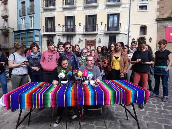 Erasoen kontrako manifestazioara deitu du Iruñerriko Mugimendu Feministak