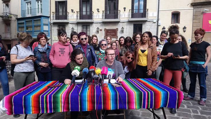Erasoen kontrako manifestazioara deitu du Iruñerriko Mugimendu Feministak