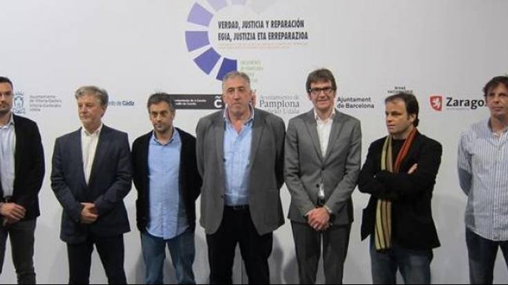 Frankismoaren zigorgabetasunaren aurka, alkateak bat eginda