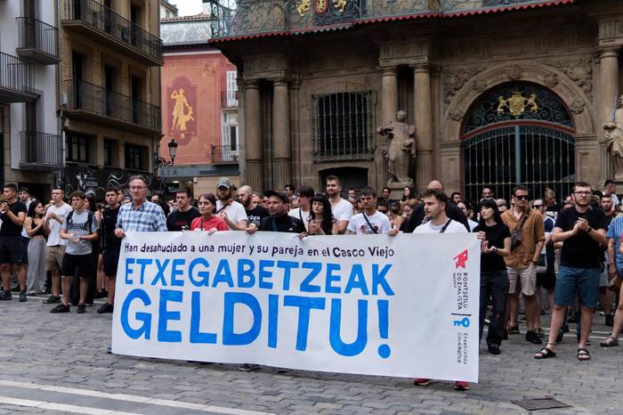 San Lorentzoko etxegabetzea salatu du kalean Etxebizitza Kontseilu Sozialistak