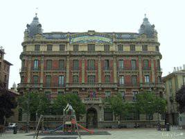 San Frantziskoko liburutegia erreferentea izan dadin eta goiz eta arratsaldez zabal dezaten eskatu dute