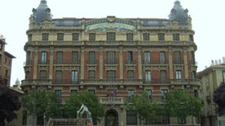 San Frantziskoko liburutegia erreferentea izan dadin eta goiz eta arratsaldez zabal dezaten eskatu dute