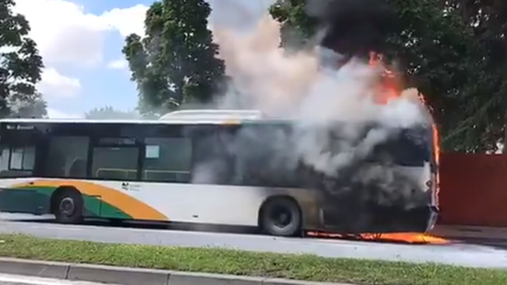 Villavesa batek su hartu zuen Badostaingo errepidean