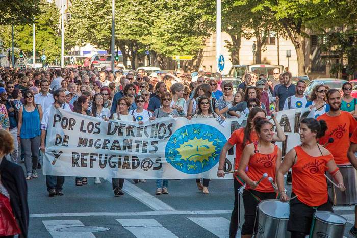 Europar Batasunaren migrazio politika salatu du Iruñea Harrera Hiriak manifestazio batekin