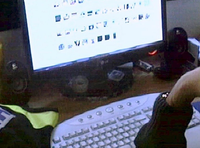 Gizon bat atxilotu dute Corellan haur pronografia zabaltzeagatik