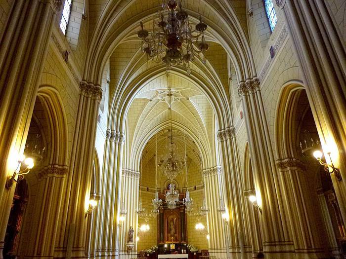 Francoren aldeko meza eginen du San Fermin de los Navarros elizak 