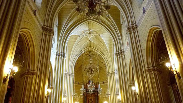 Francoren aldeko meza eginen du San Fermin de los Navarros elizak 