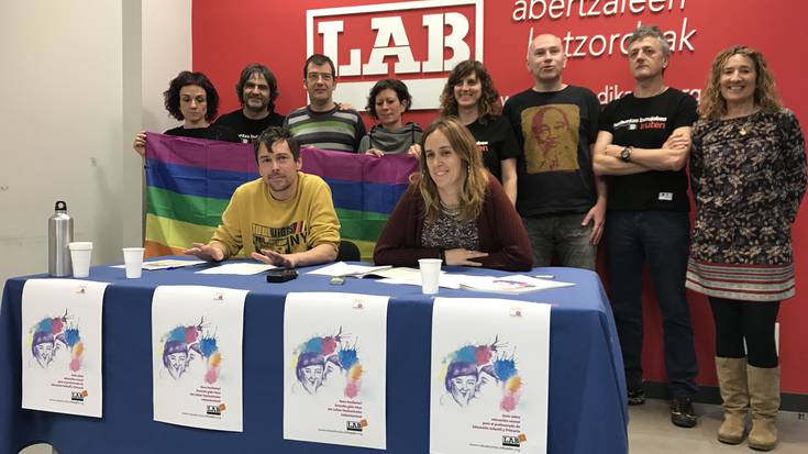 Sexu heziketari buruzko gida sortu du LAB sindikatuak irakasleendako