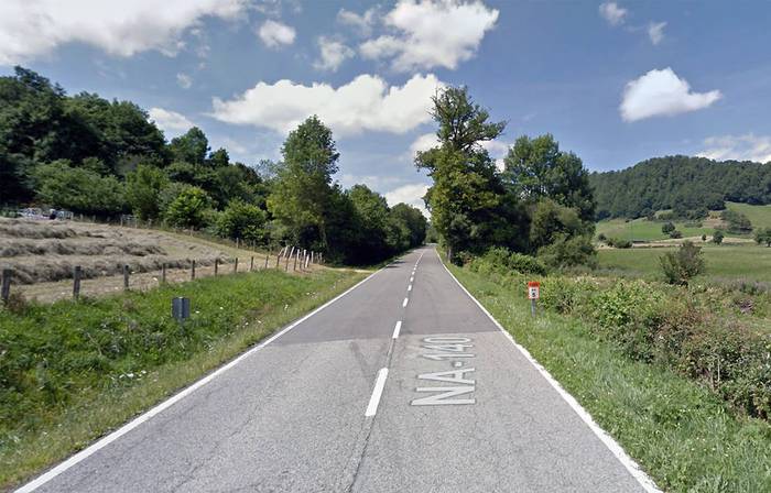 Gizon bat hil da Garraldan auto istripuan