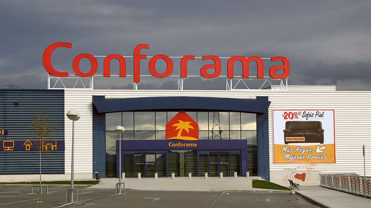 CCOOek protesta deitu du Conforamaren aurrean, gaueko hamabiak arte irekitzeko erabakiaren aurka