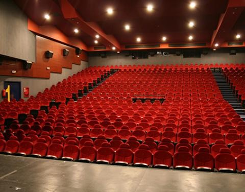 Kultur sektoreak milioi bat euroko ekarpena galdu du antzoki sareko sasoiaren itxierarengatik